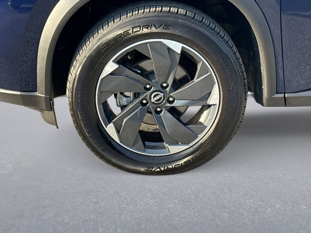 Used 2025 Nissan Rogue SV AWD/4WD image 19