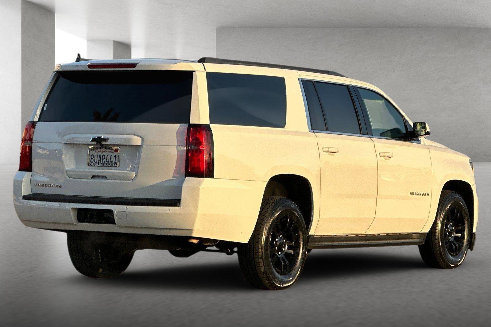 Used 2019 Chevrolet Suburban LT image 4