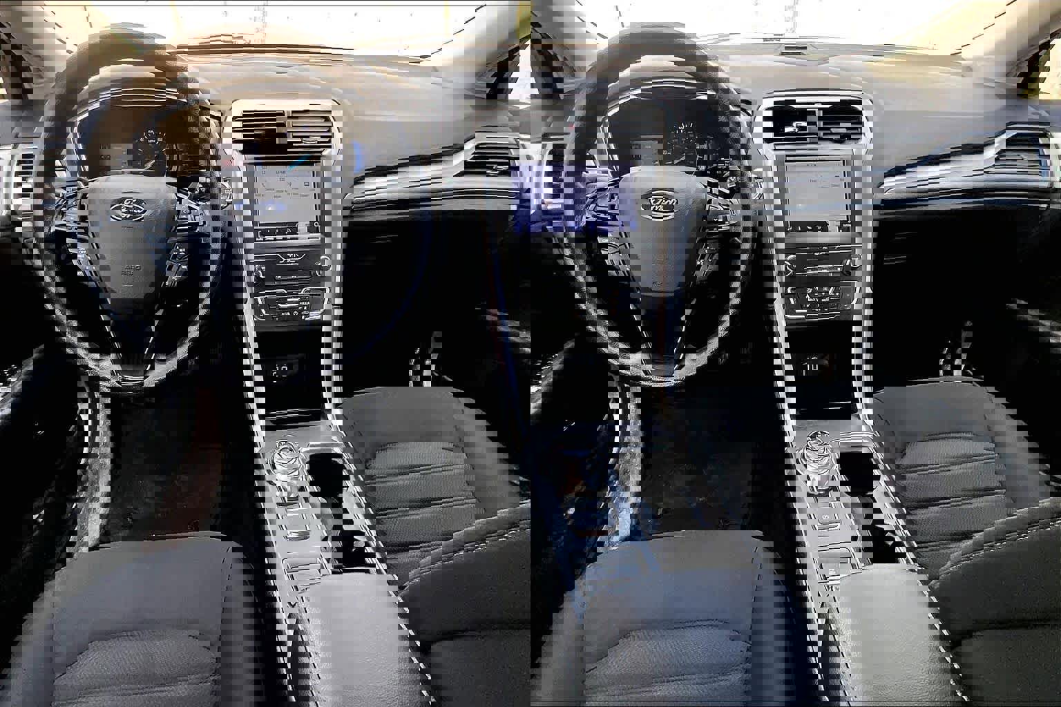 Used 2020 Ford Fusion SE image 16