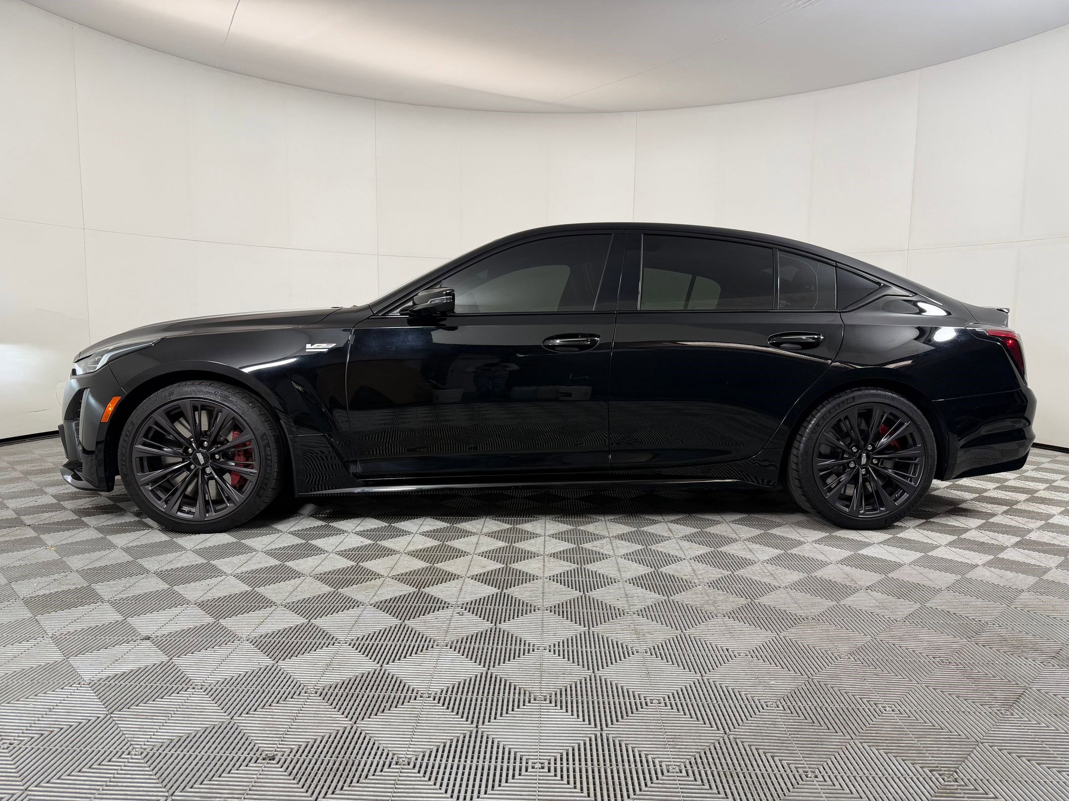 Used 2024 Cadillac CT5 V Blackwing w/ Parking Package RWD image 2
