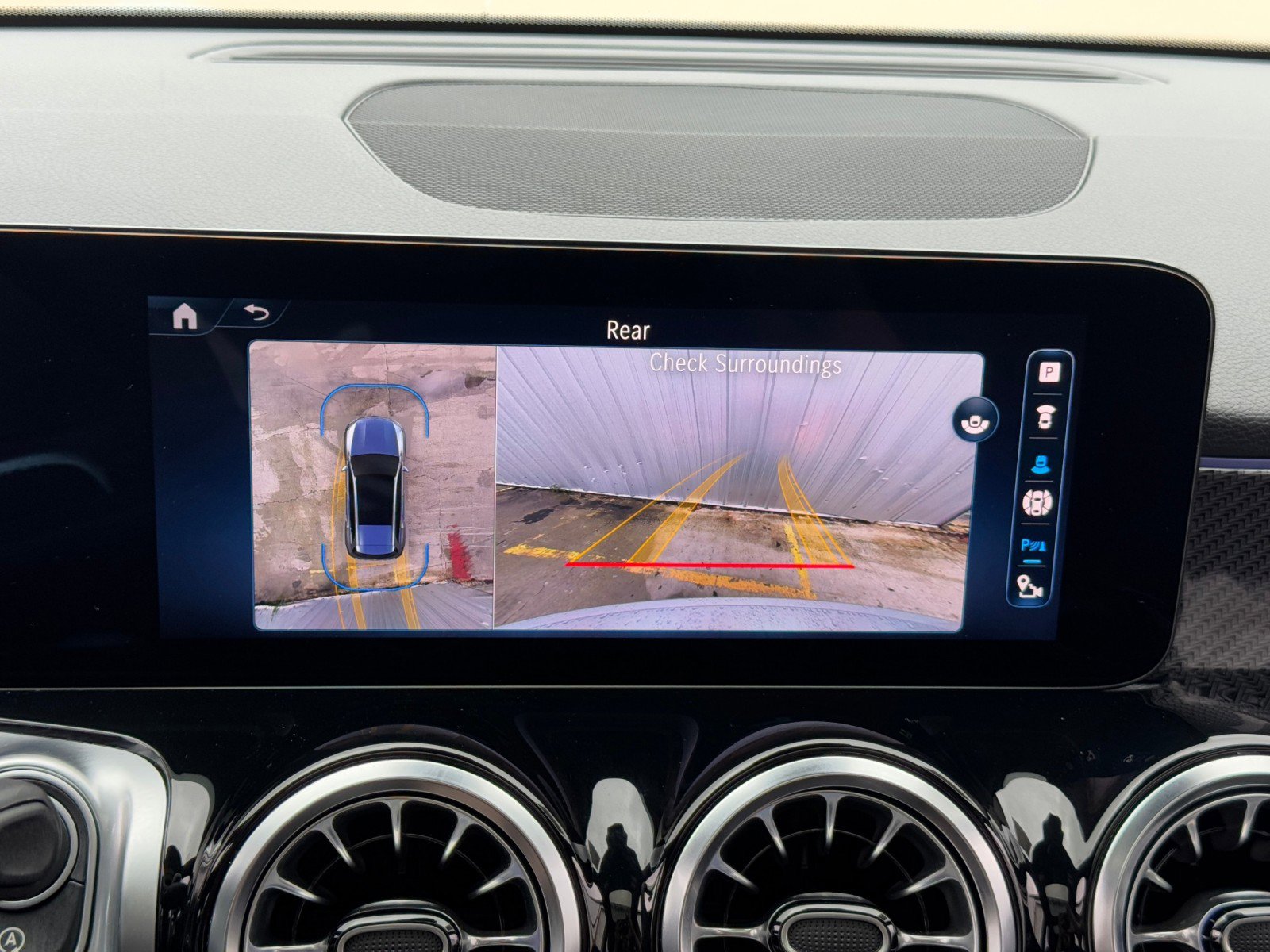 Used 2024 Mercedes-Benz GLB 35 AMG 4MATIC image 37