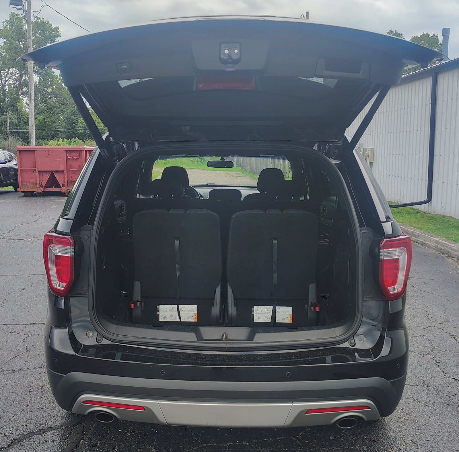 Used 2017 Ford Explorer XLT w/ Equipment Group 201A FWD image 13