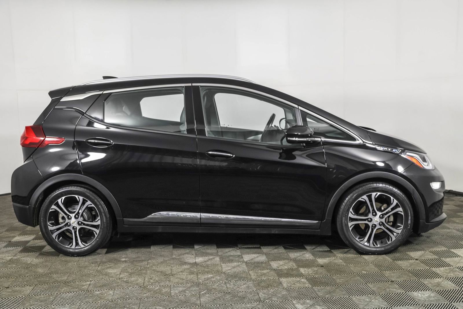 Used 2019 Chevrolet Bolt Premier w/ Infotainment Package image 13