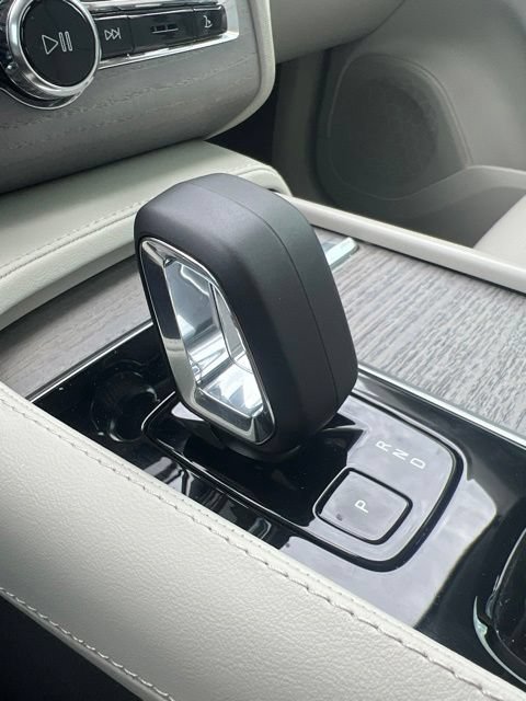Used 2024 Volvo XC90 T8 Plus w/ Protection Package Premier AWD/4WD image 16