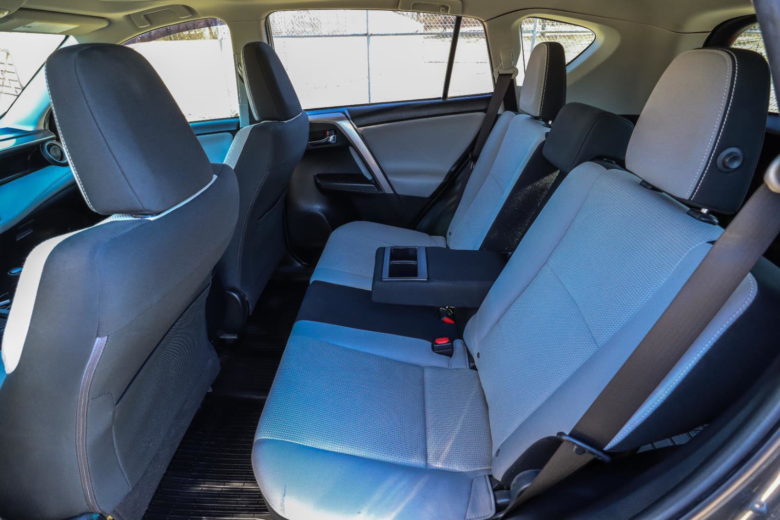 Used 2017 Toyota RAV4 XLE image 31