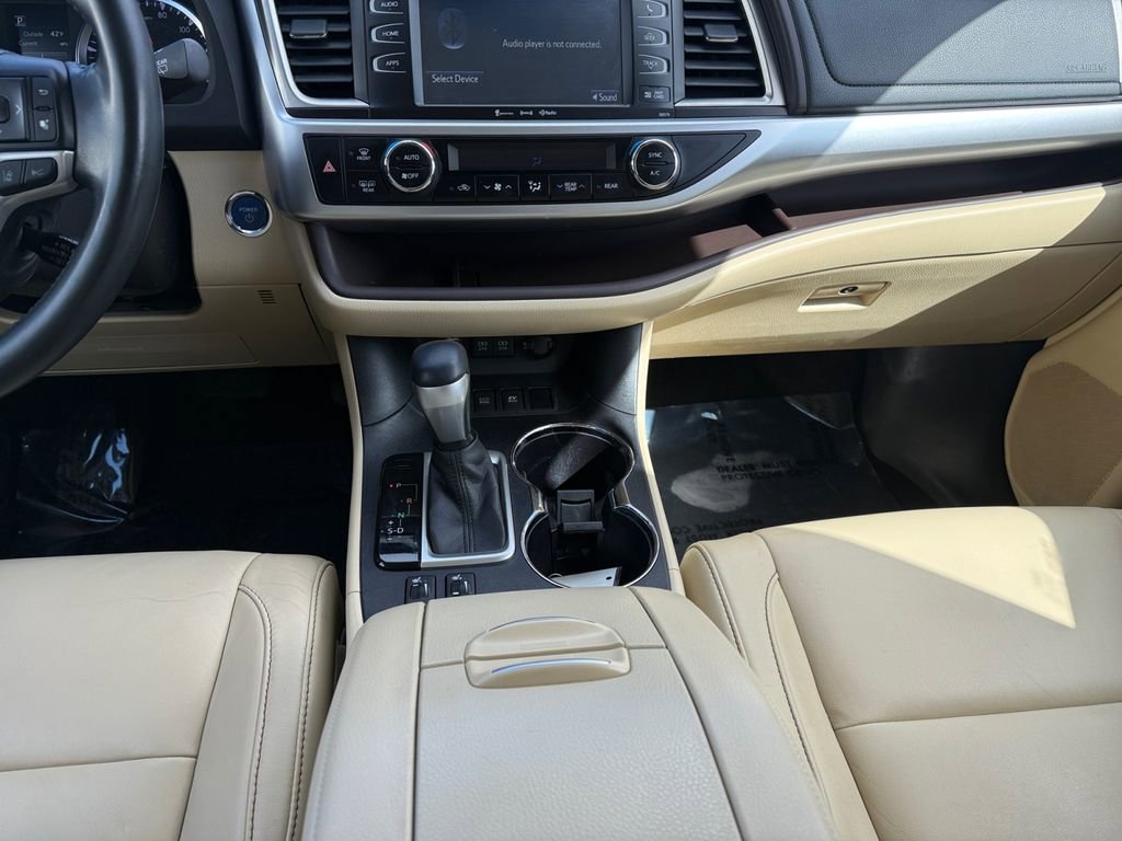 Used 2017 Toyota Highlander XLE image 11