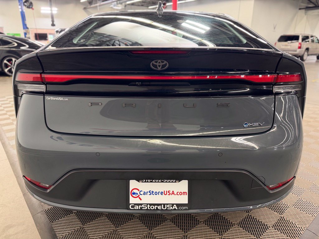 Used 2025 Toyota Prius LE FWD image 6