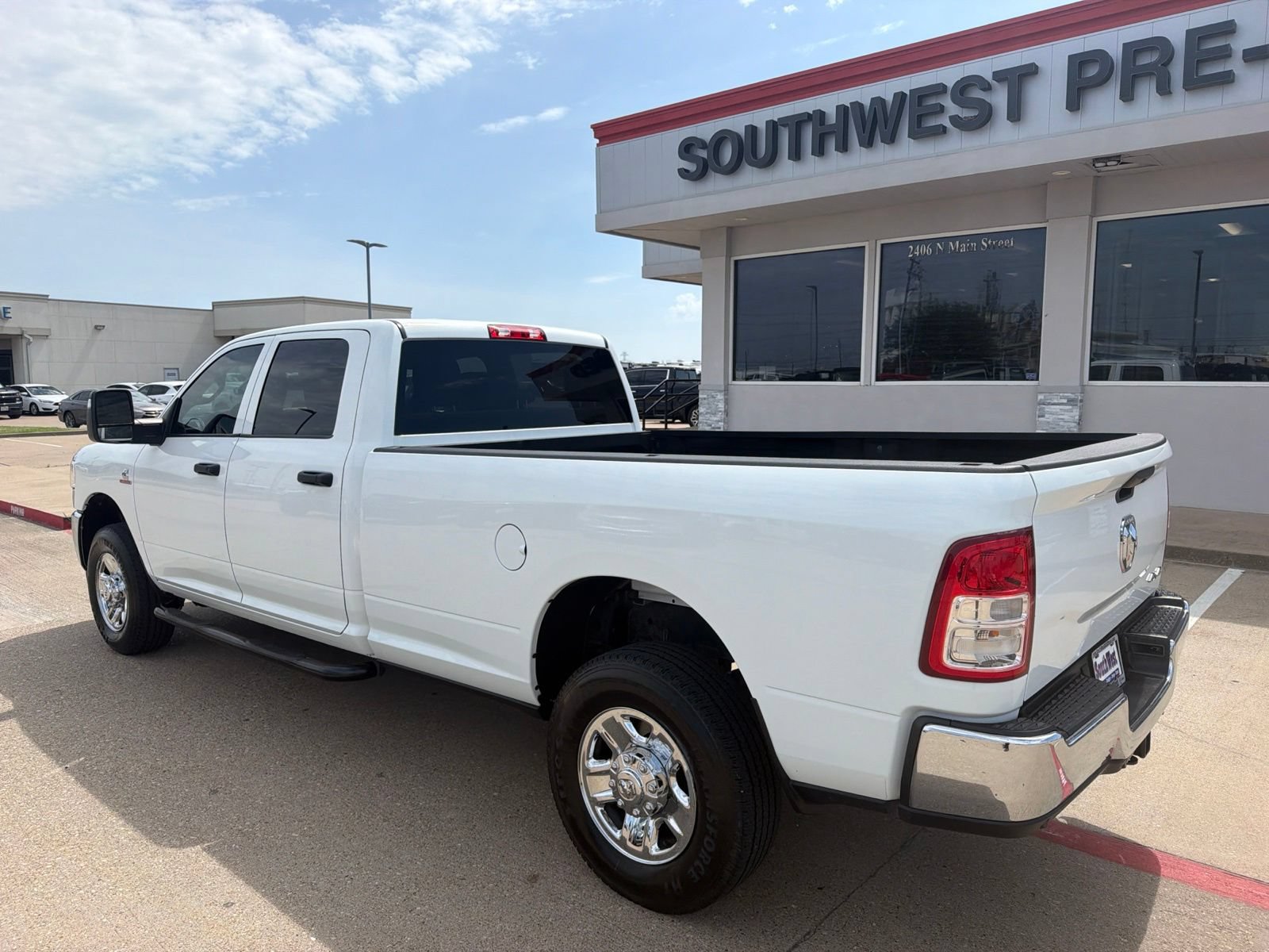 Used 2023 RAM 3500 Tradesman w/ Chrome Appearance Group AWD/4WD image 7
