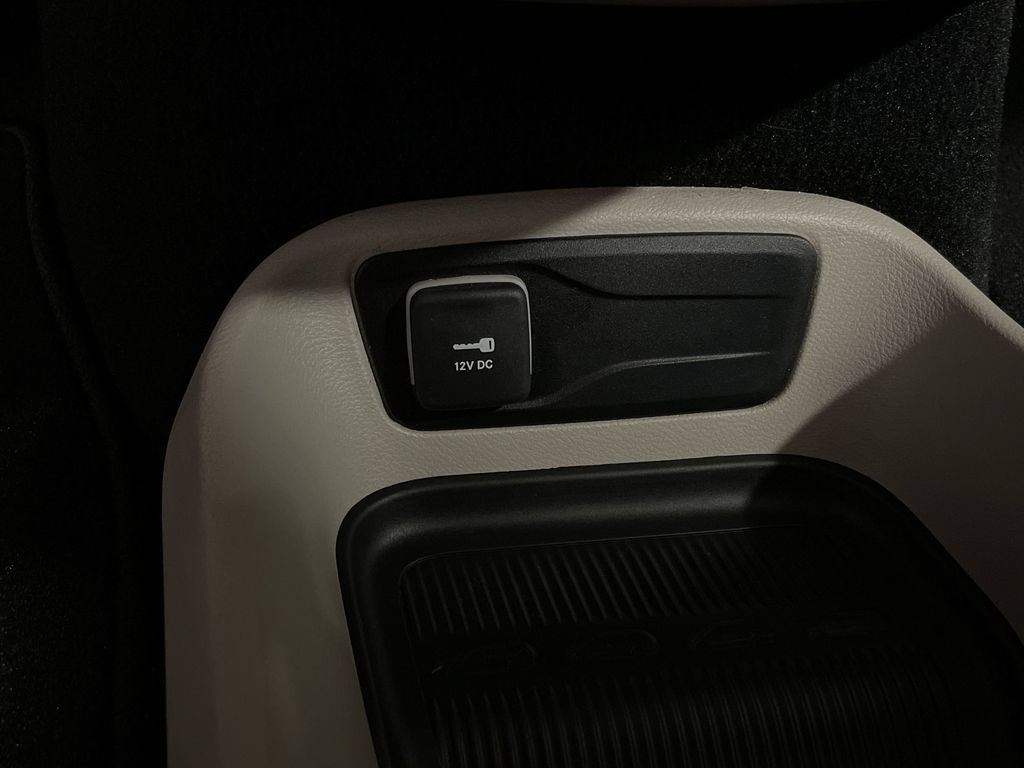 Used 2024 Chrysler Voyager LX FWD image 35