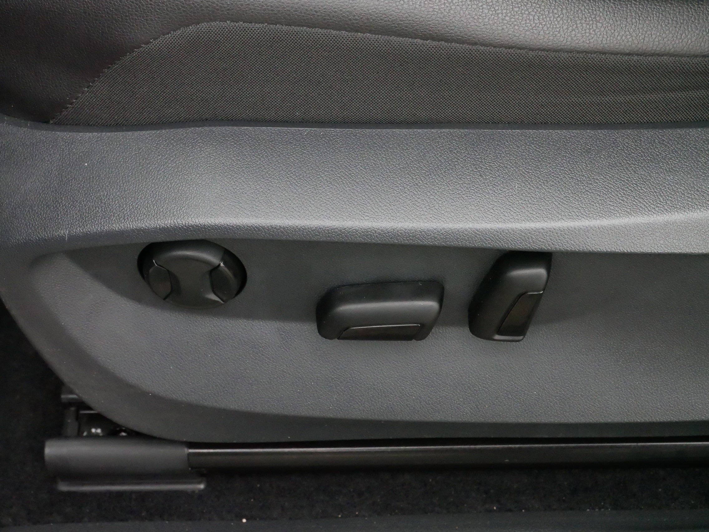 Certified 2022 Volkswagen Tiguan SE image 21