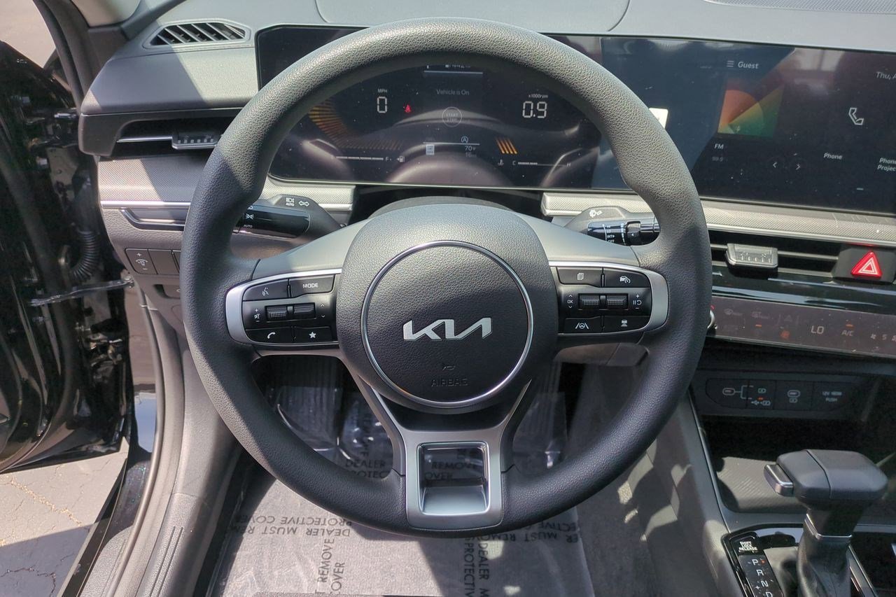 New 2025 Kia K5 LXS image 10
