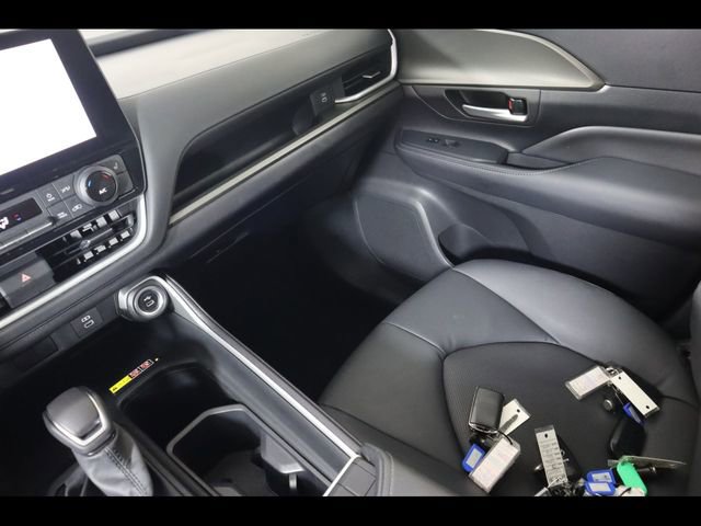 Used 2025 Toyota Grand Highlander XLE image 16