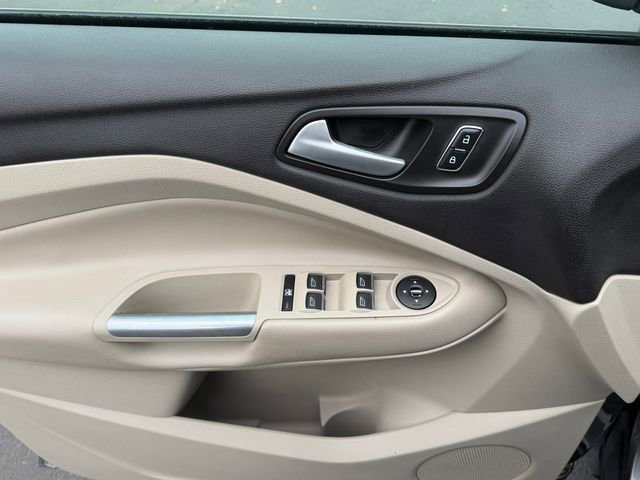 Used 2015 Ford Escape SE w/ Equipment Group 201A FWD image 13