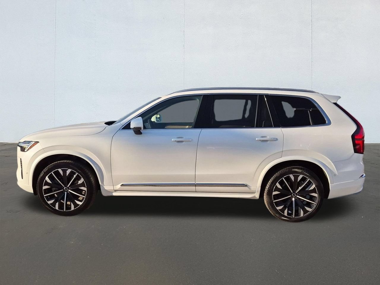 Certified 2026 Volvo XC90 B6 Plus AWD/4WD image 8