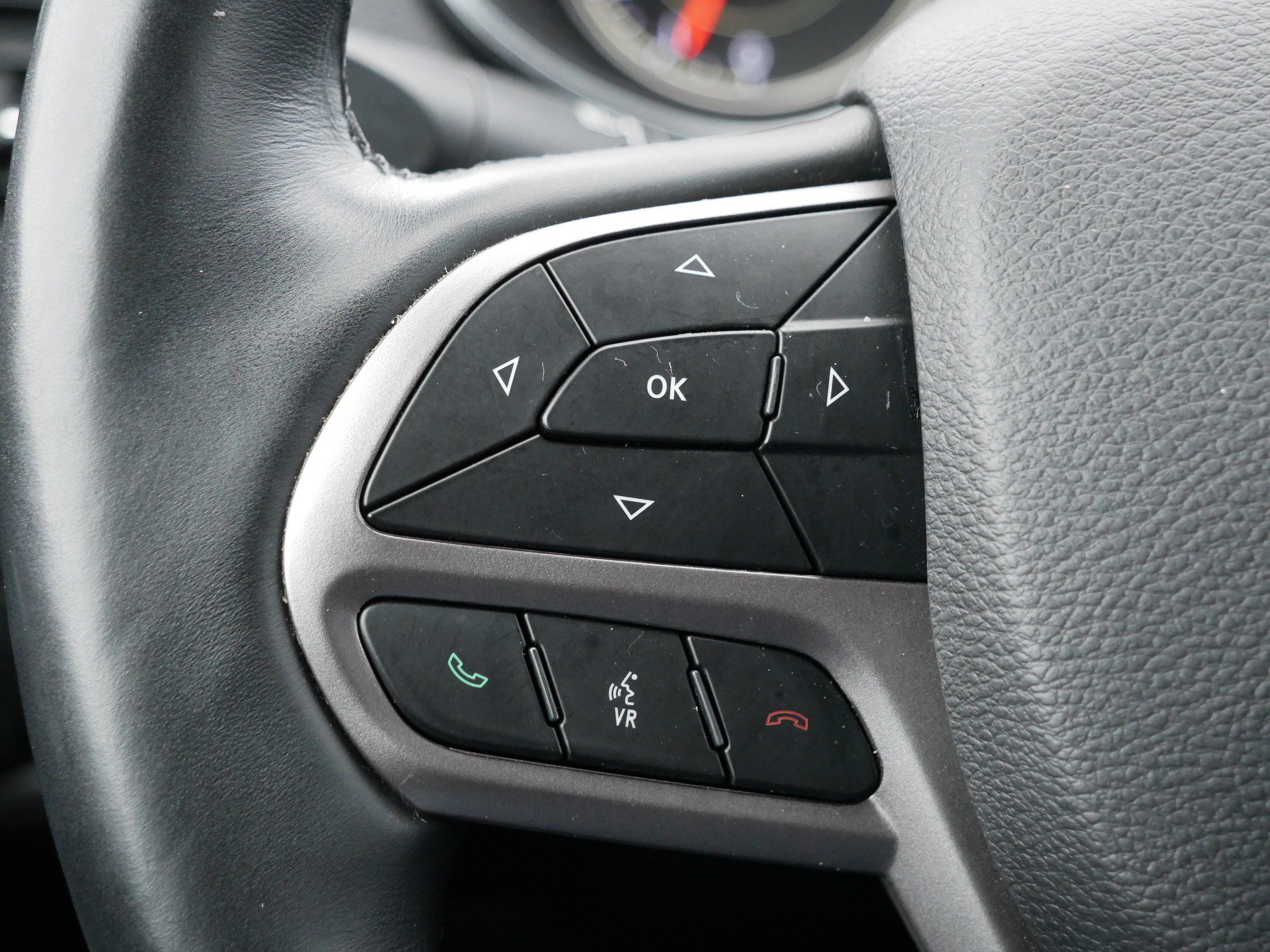 Used 2019 Jeep Cherokee Limited w/ Trailer Tow Group image 31