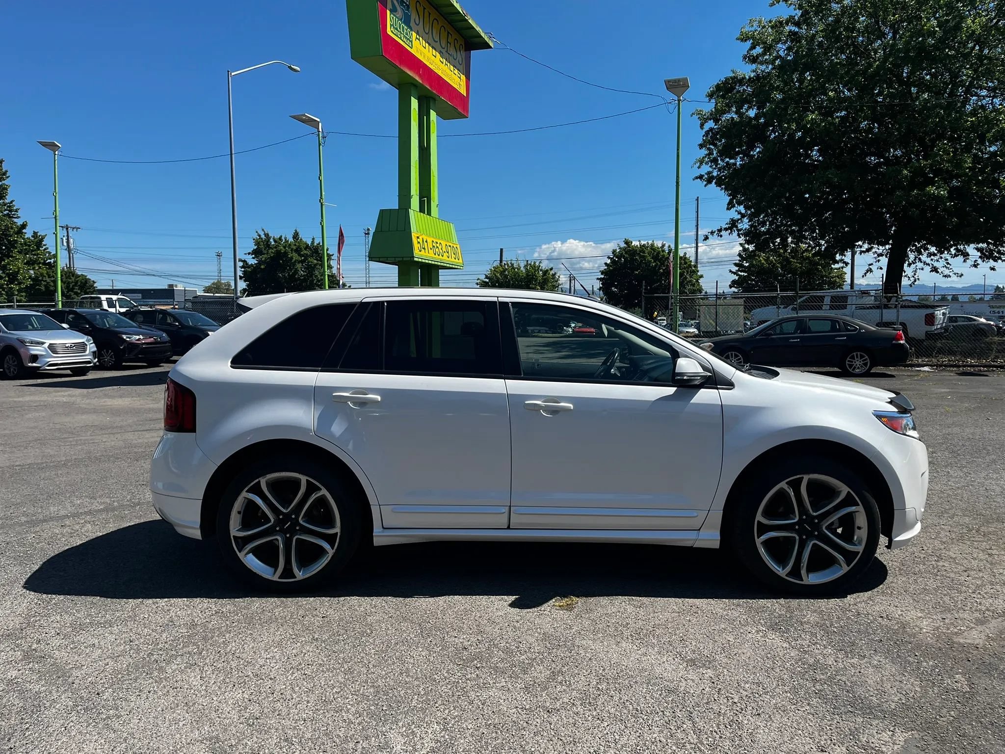 Used 2014 Ford Edge Sport w/ Driver Entry Package AWD/4WD image 2