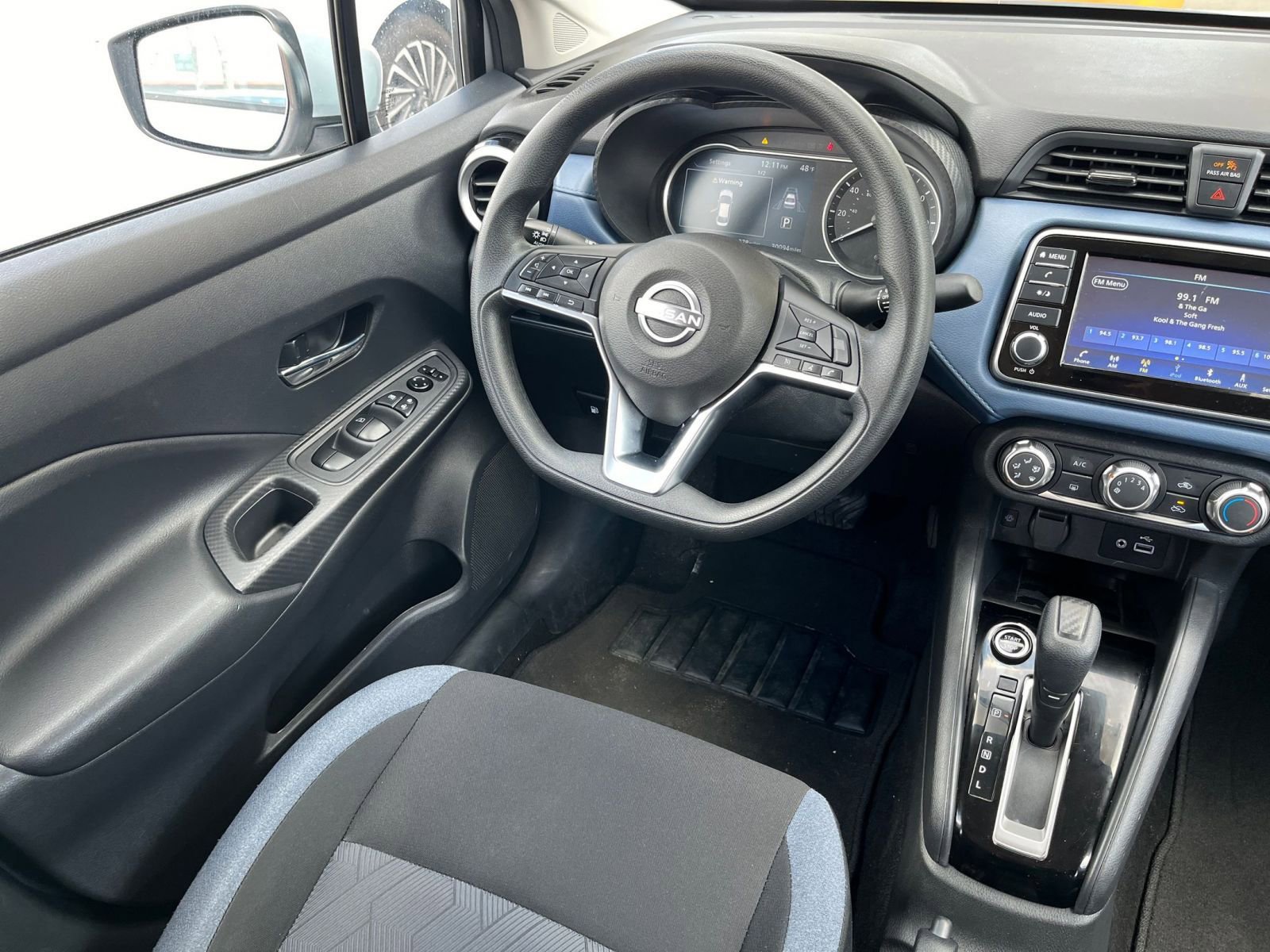 Used 2025 Nissan Versa SV image 30