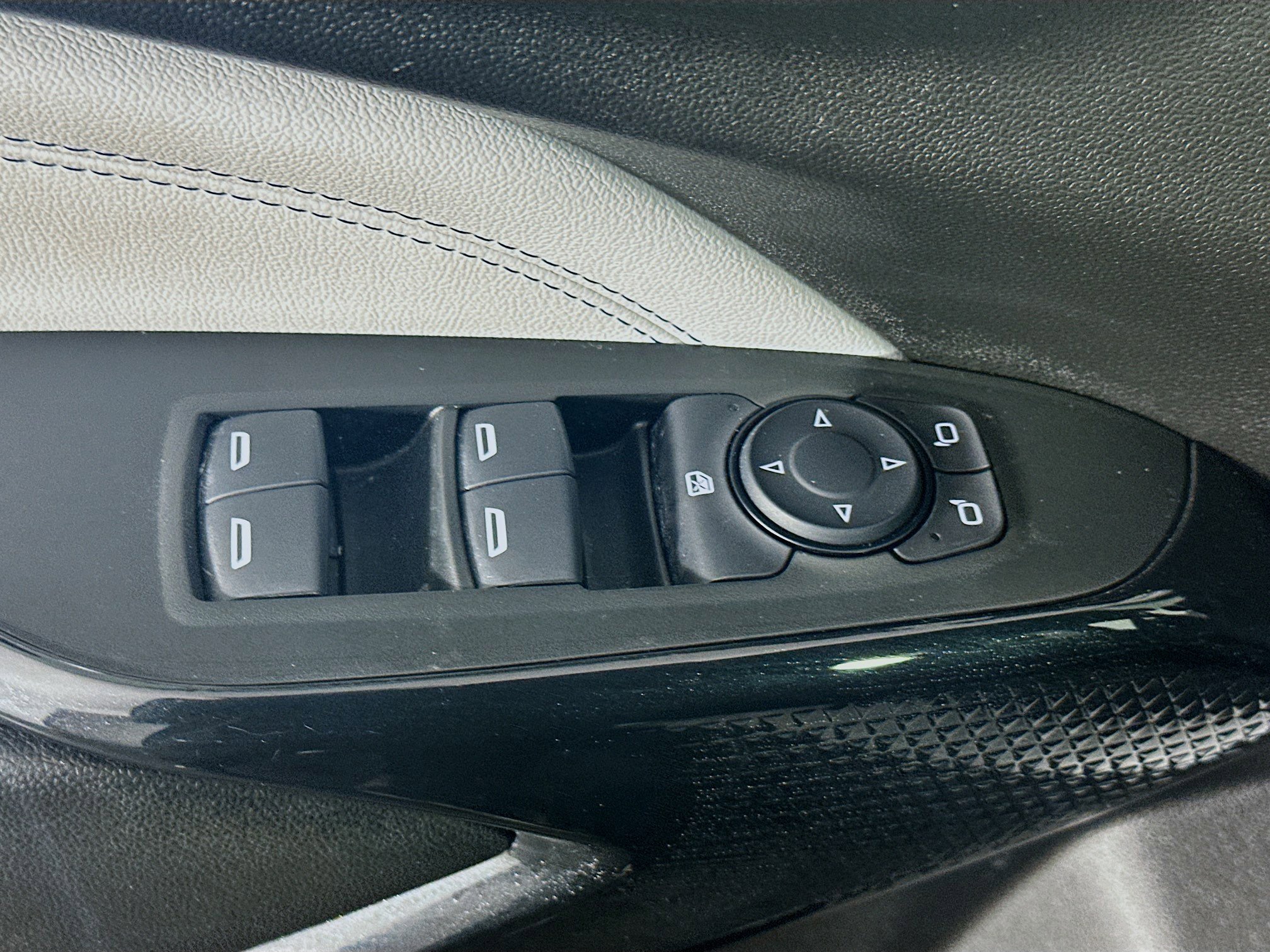 Used 2025 Chevrolet Trax LT w/ LT Convenience Package image 15