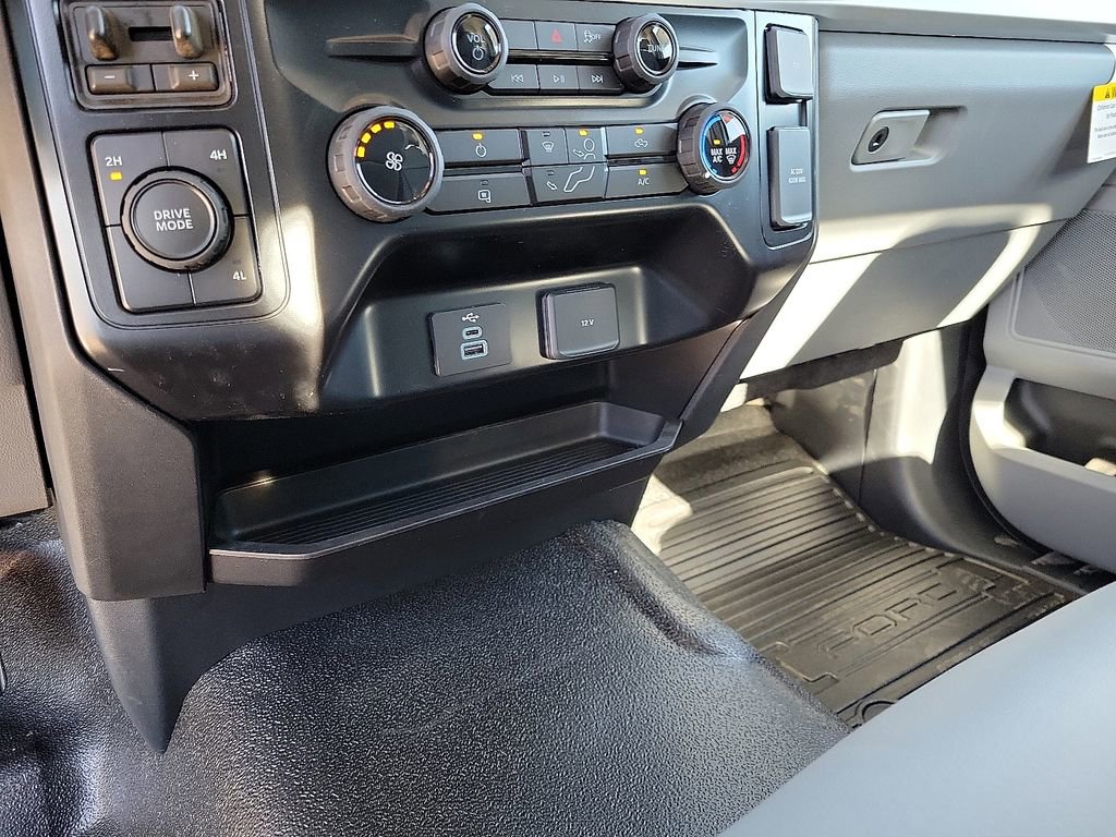 New 2026 Ford F550 4x4 Regular Cab Super Duty image 25