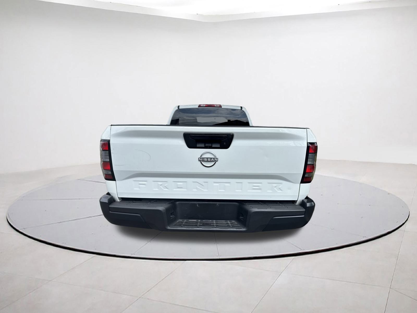 Used 2024 Nissan Frontier S w/ S Utility Package image 4