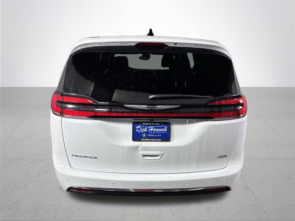 New 2026 Chrysler Pacifica Select image 7