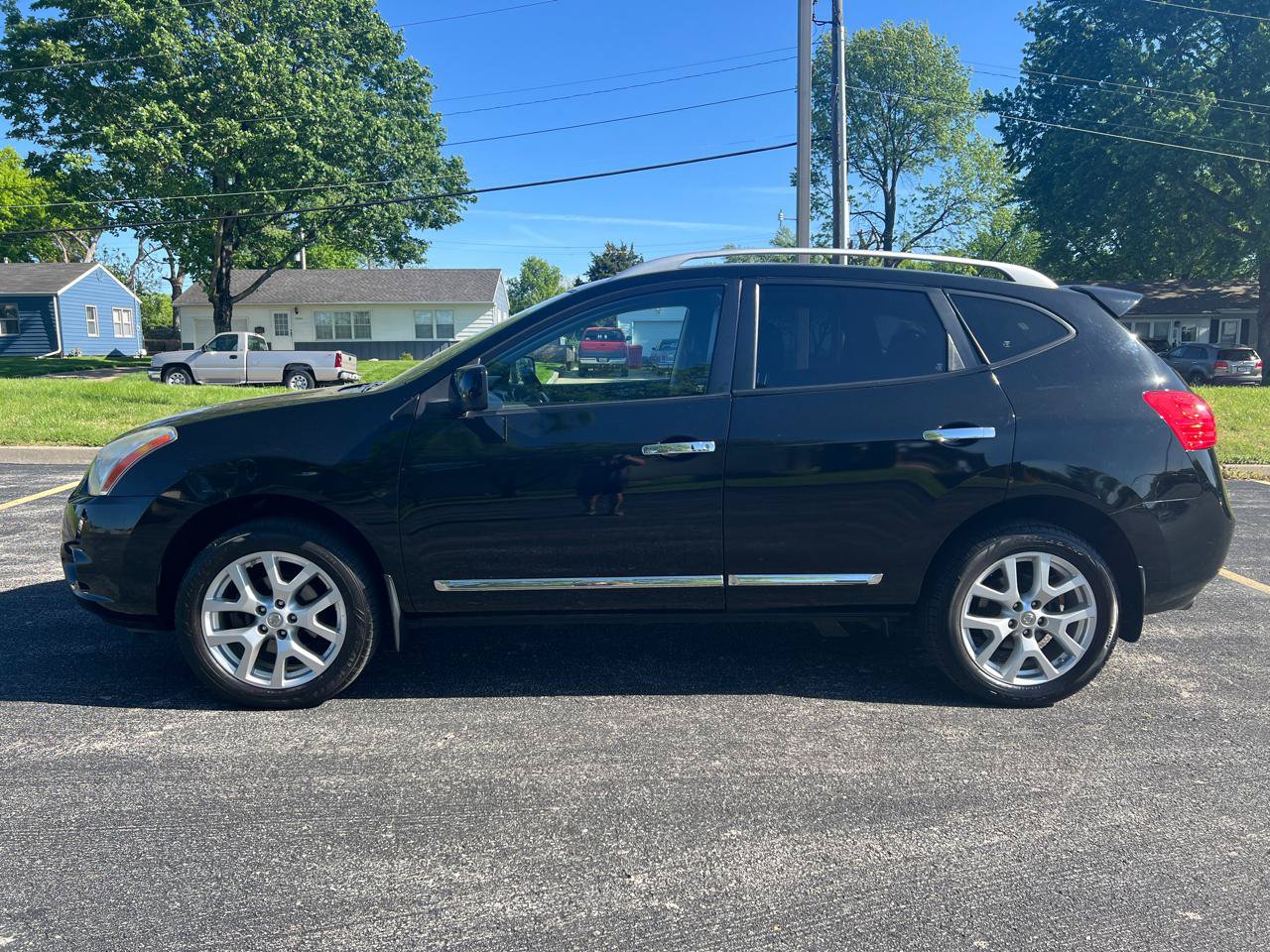 Used 2012 Nissan Rogue SL AWD/4WD image 2