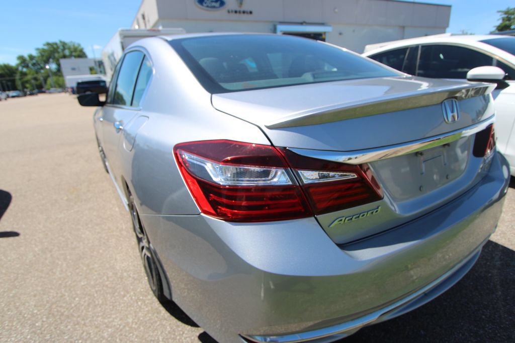 Used 2017 Honda Accord Sport image 14
