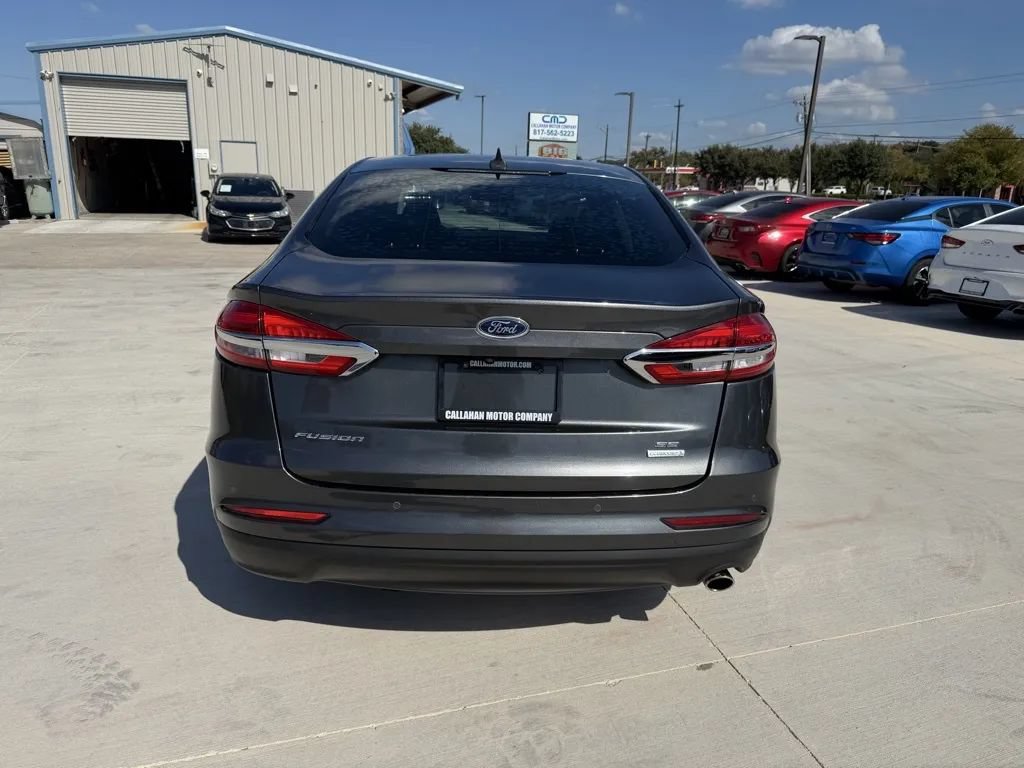 Used 2020 Ford Fusion SE FWD image 8