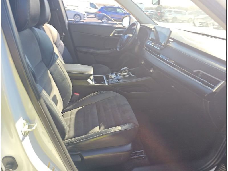 Used 2023 Mitsubishi Outlander SE image 28
