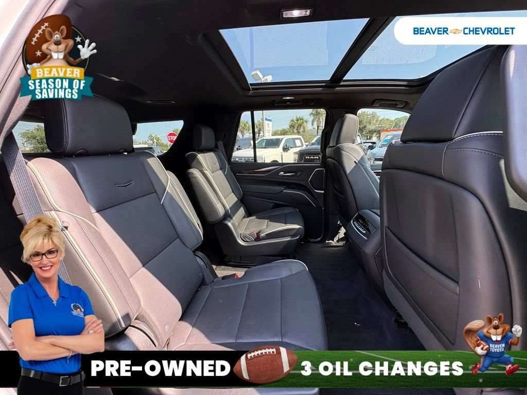 Used 2023 Cadillac Escalade Premium Luxury AWD/4WD image 17