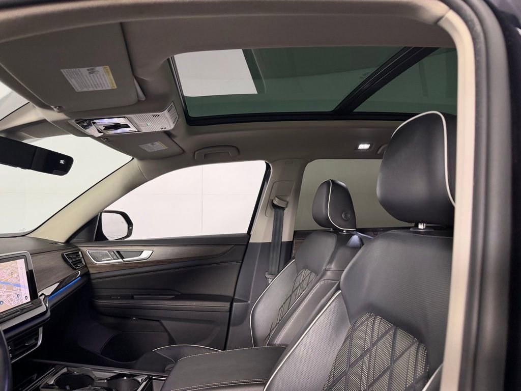 Used 2024 Volkswagen Atlas SEL Premium R-Line image 26