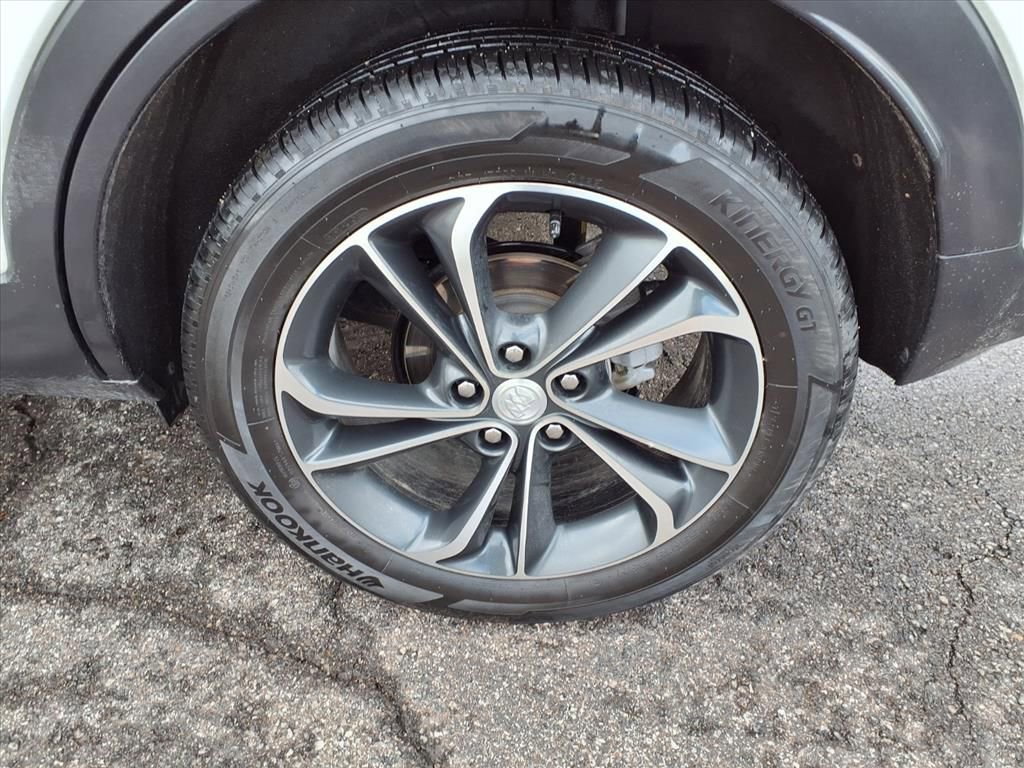 Certified 2020 Buick Encore GX Essence image 38