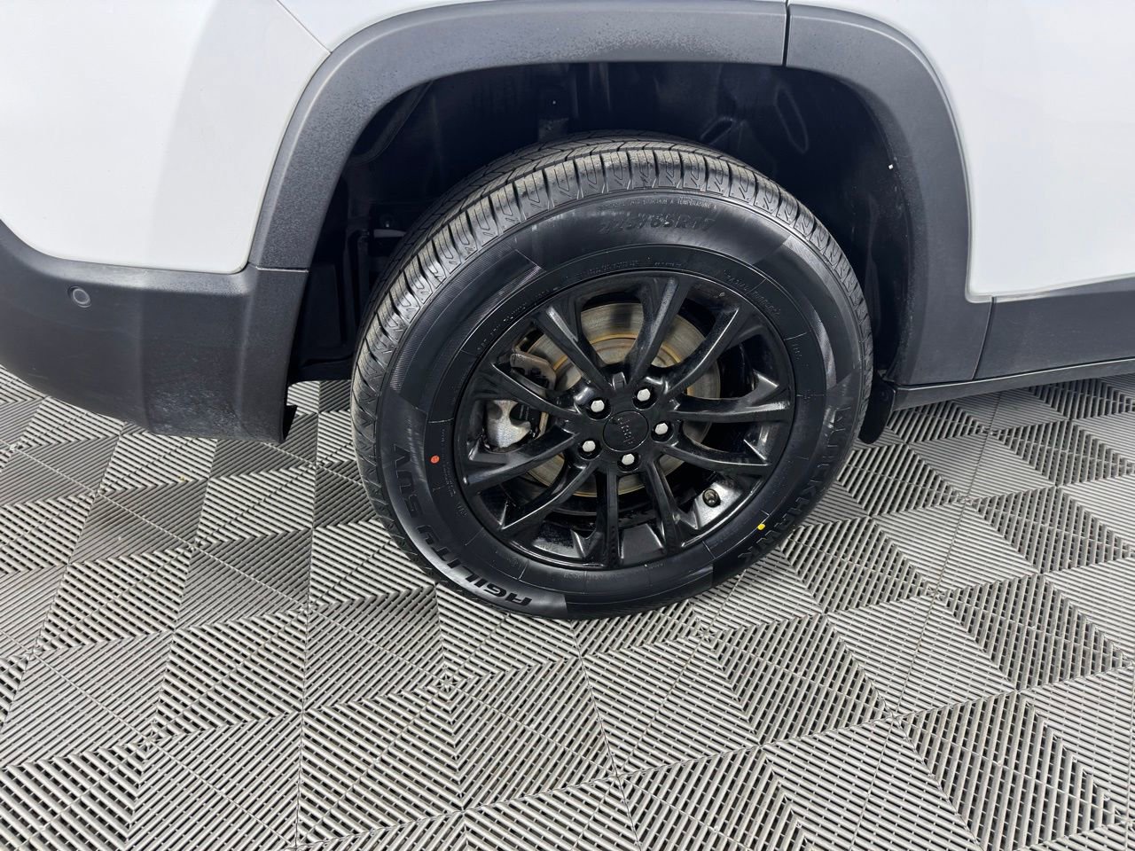 Used 2023 Jeep Cherokee Altitude Lux image 34