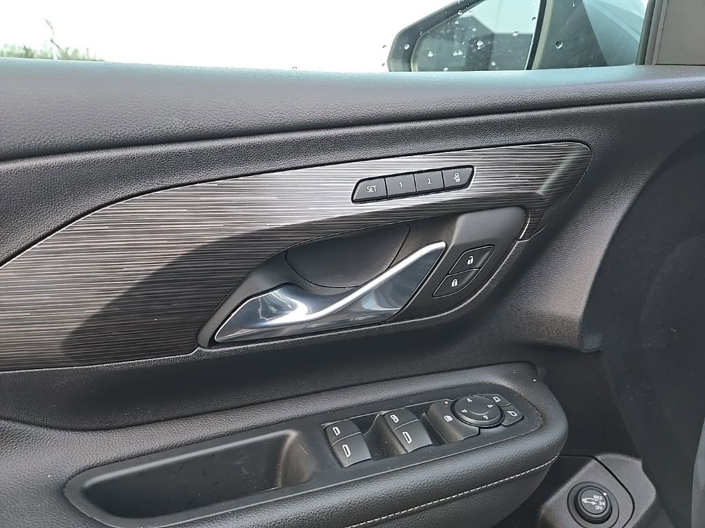 Used 2023 GMC Terrain SLT image 10