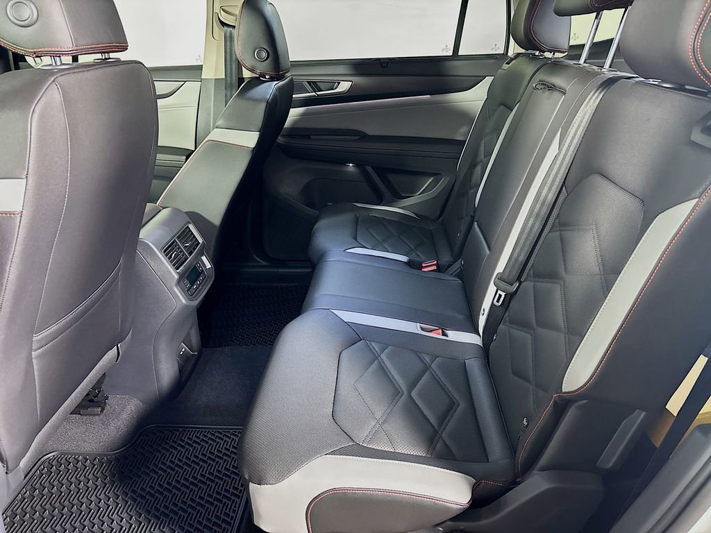 New 2025 Volkswagen Atlas Peak Edition SE image 20
