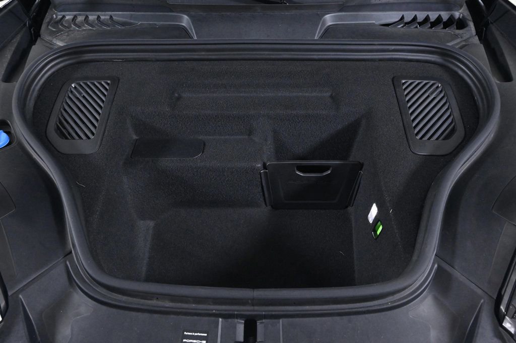 Certified 2025 Porsche Macan Electric RWD image 25