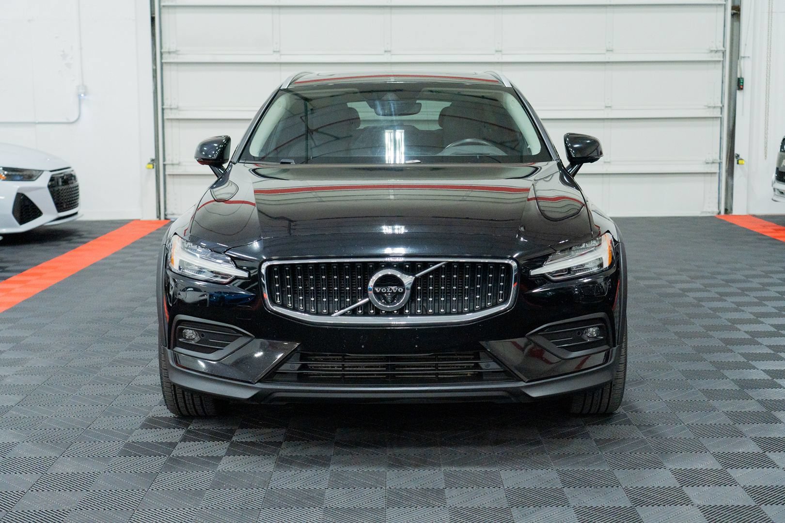 Used 2020 Volvo V60 T5 Cross Country AWD/4WD image 2