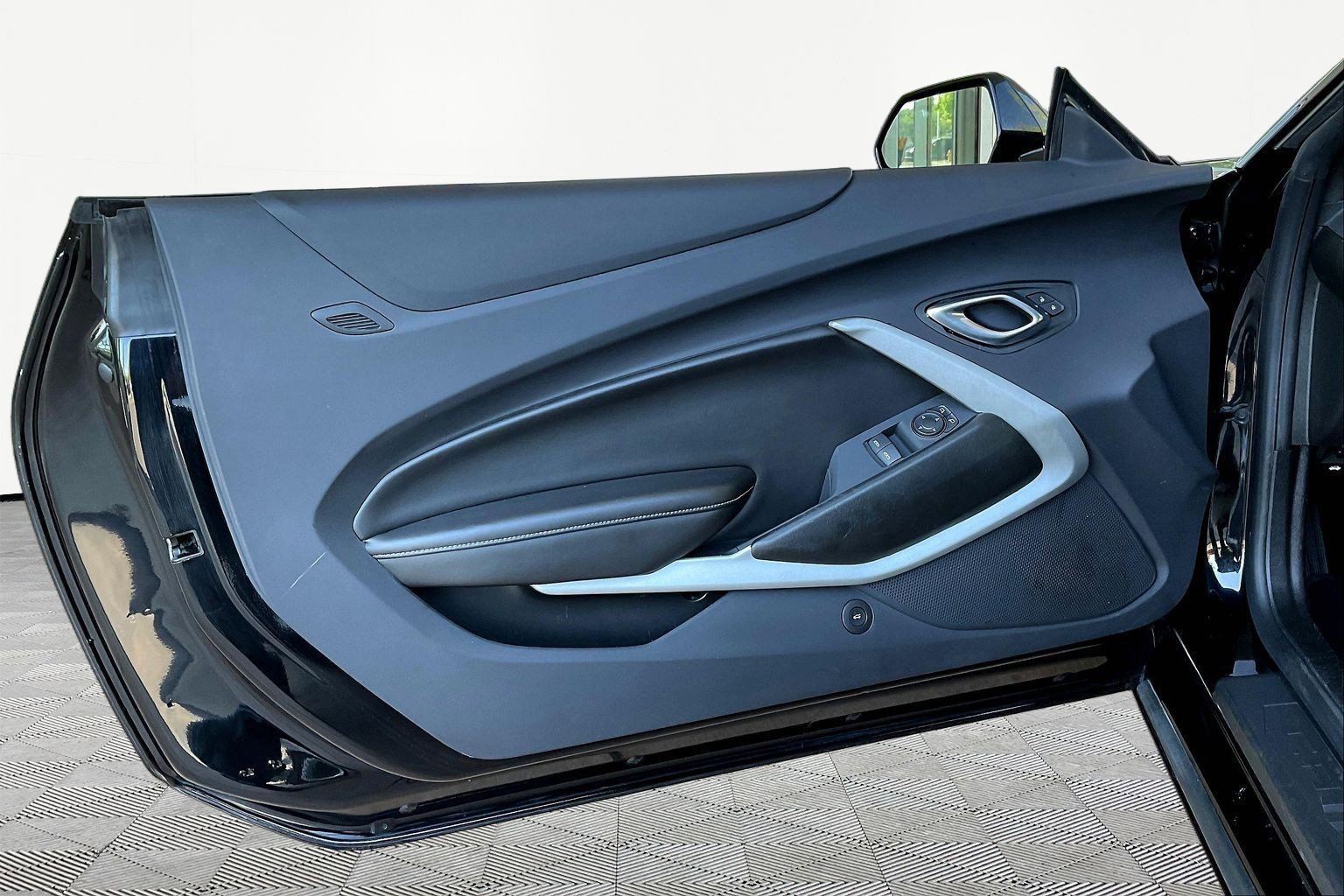 Used 2023 Chevrolet Camaro LT RWD image 18
