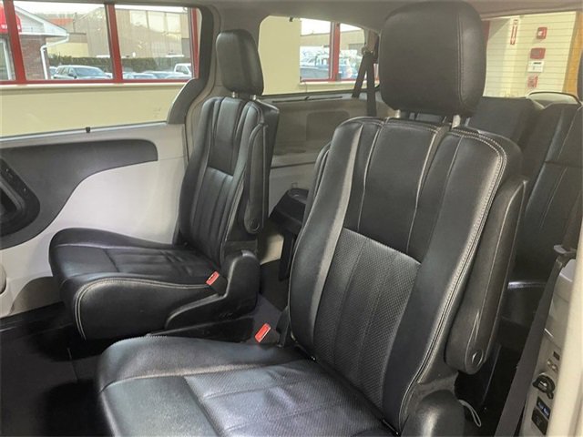 Used 2015 Chrysler Town & Country Touring-L w/ Driver Convenience Group image 20