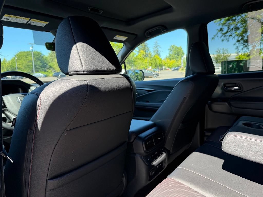 Used 2025 Honda Ridgeline Black Edition image 17