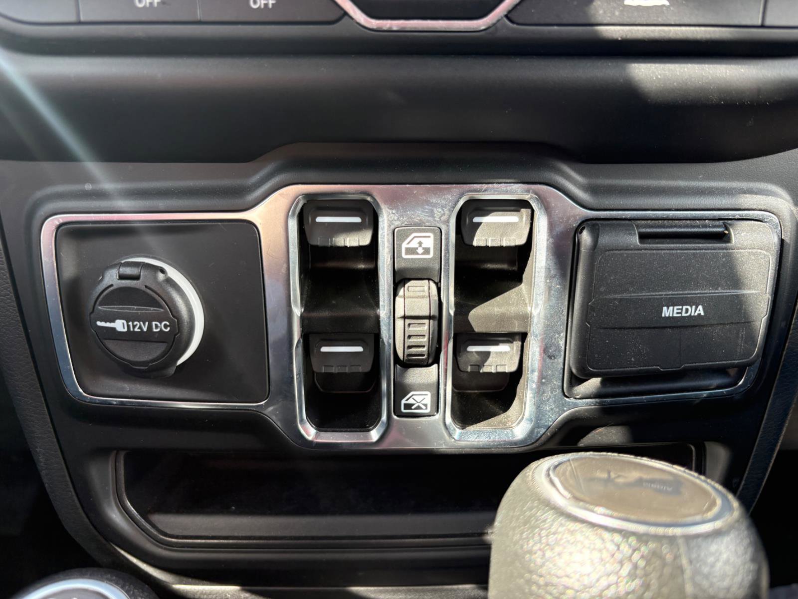 Used 2023 Jeep Wrangler Sport S image 31