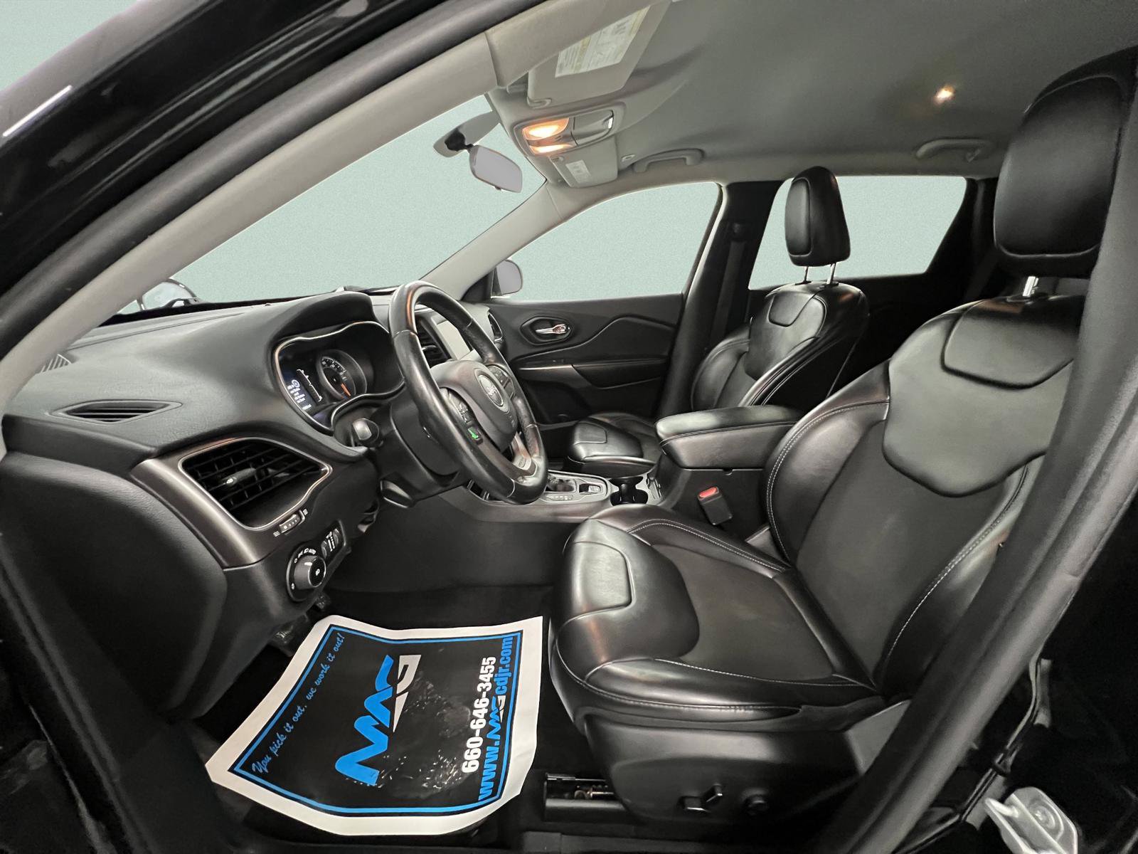 Used 2019 Jeep Cherokee Latitude Plus FWD image 13