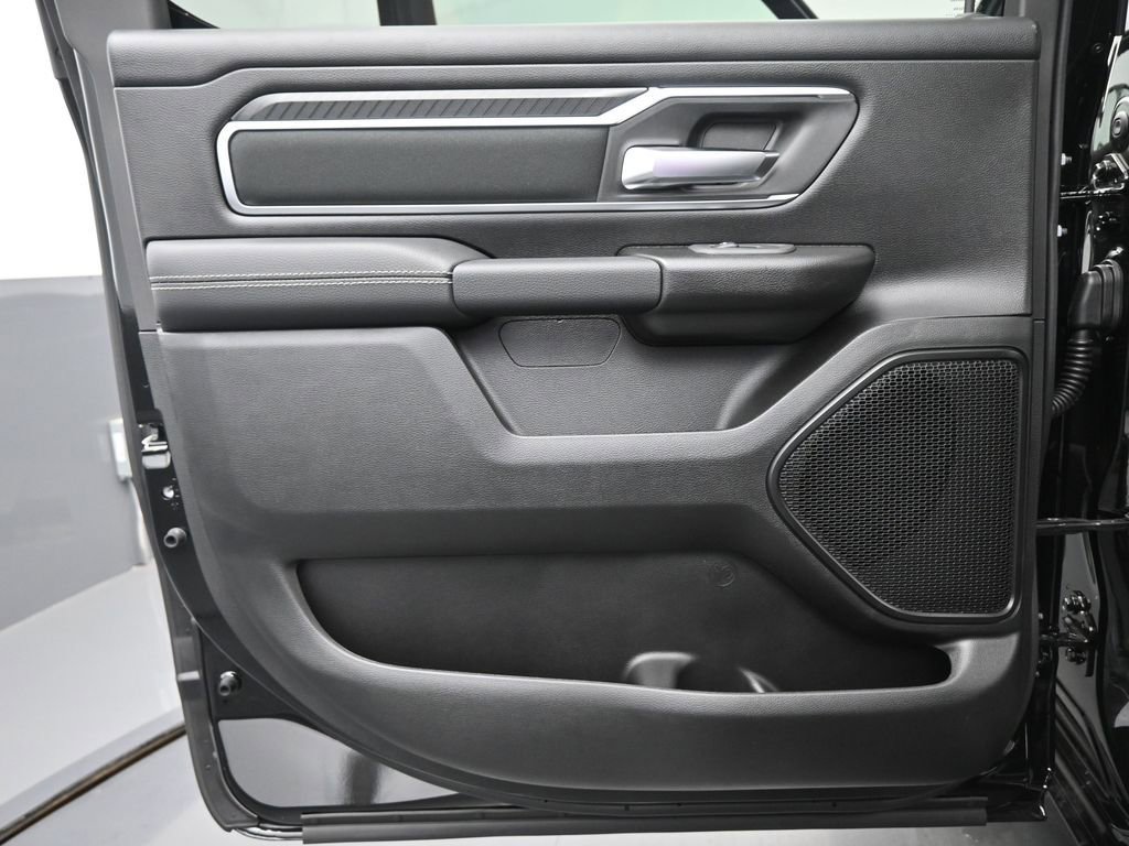 New 2026 RAM 1500 4x4 Crew Cab image 16