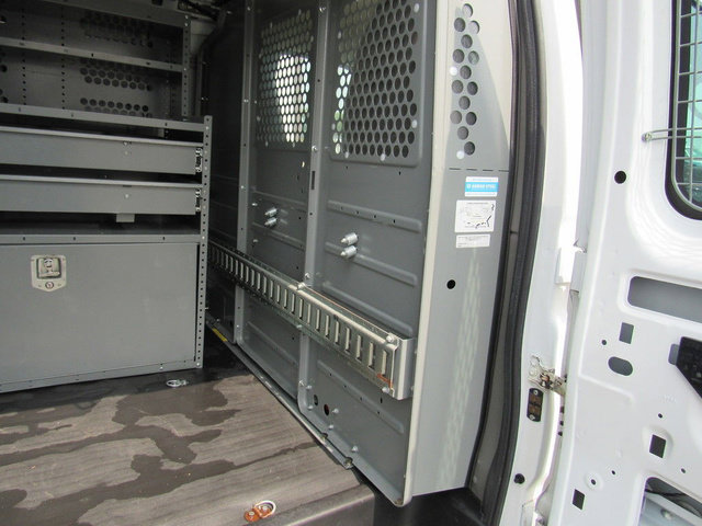 Used 2015 Chevrolet Express 2500 RWD image 17