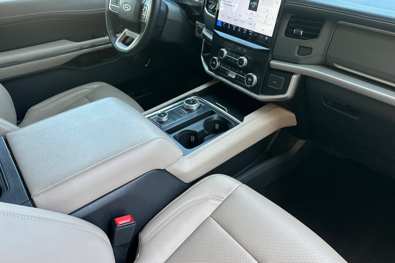 Used 2023 Ford Expedition XLT AWD/4WD image 16