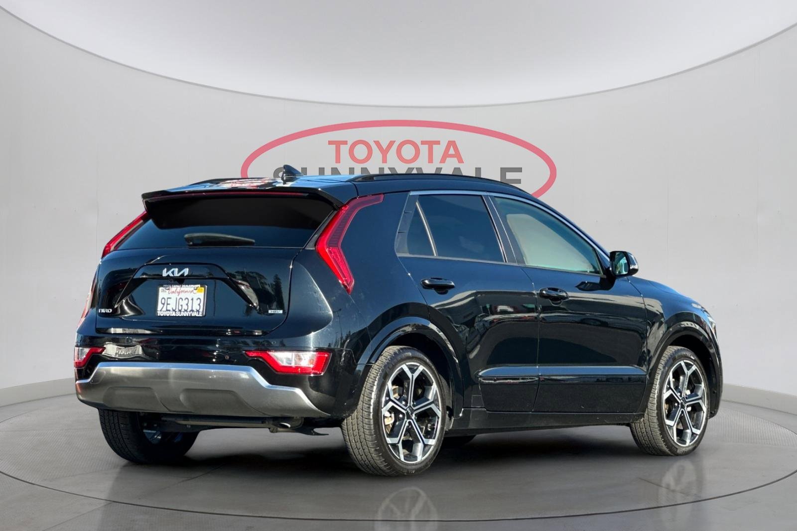 Used 2023 Kia Niro EX Touring image 3