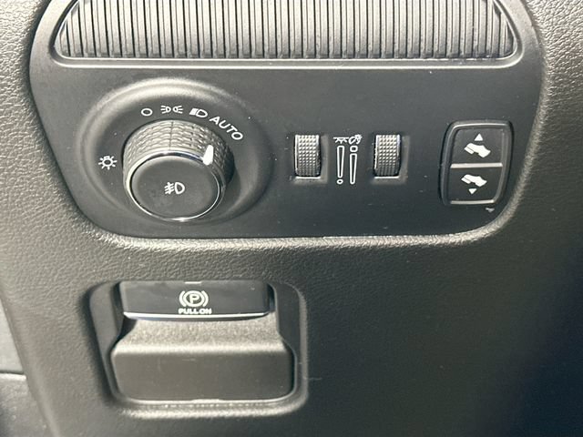 Used 2023 Jeep Wagoneer 4WD w/ Premium Group I image 25