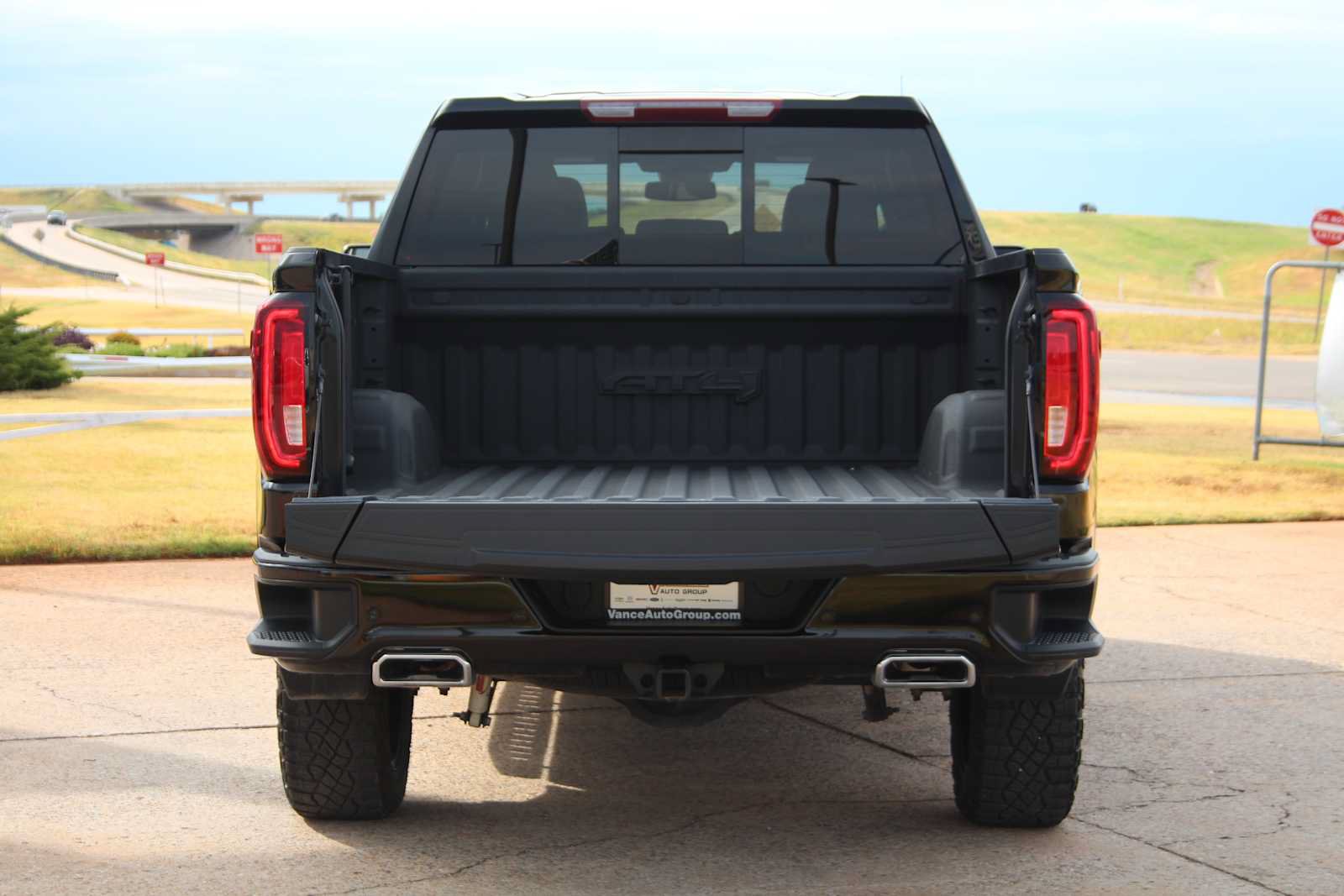 Used 2024 GMC Sierra 1500 AT4 w/ AT4 Premium Package AWD/4WD image 11