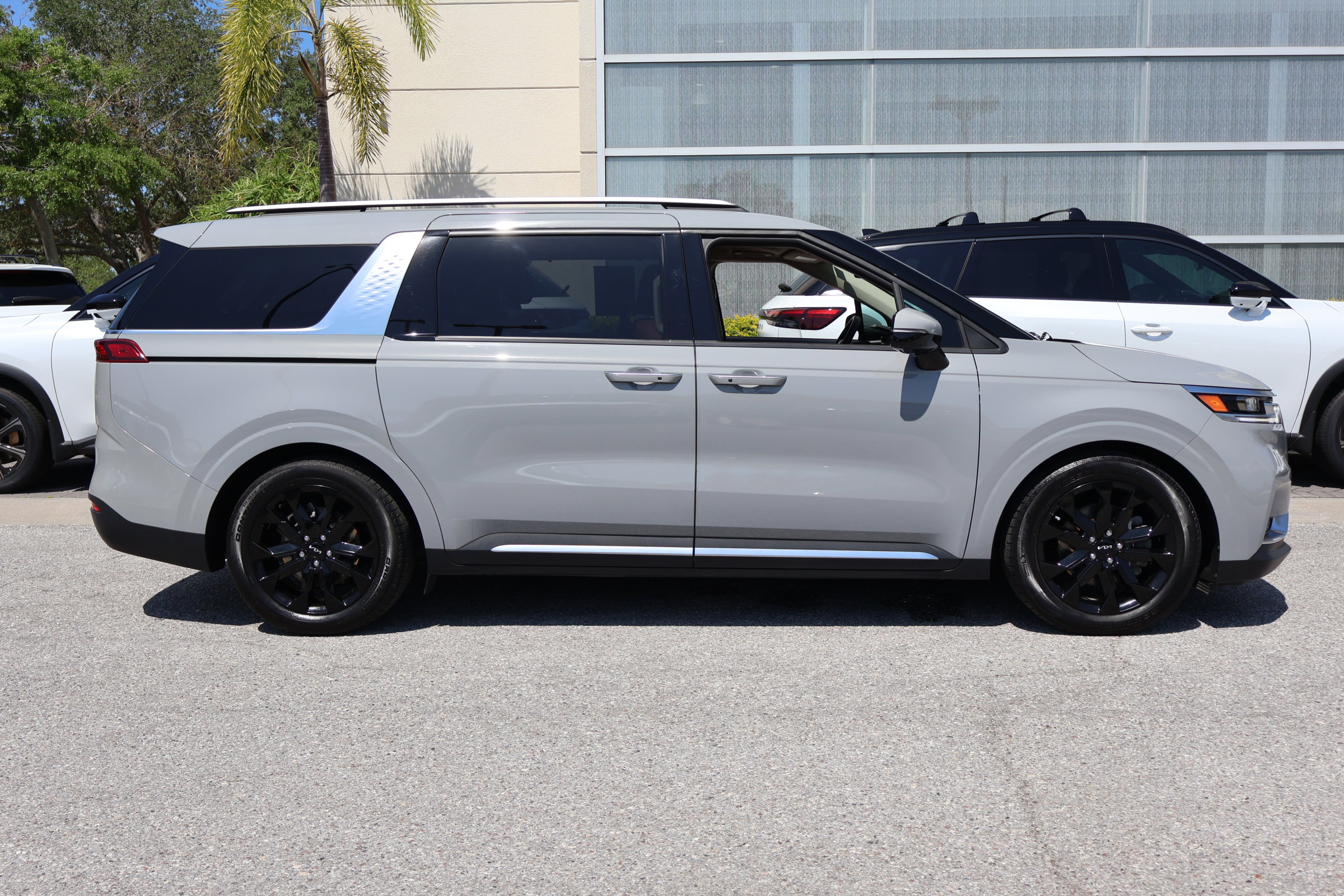 Used 2022 Kia Carnival SX Prestige FWD image 10