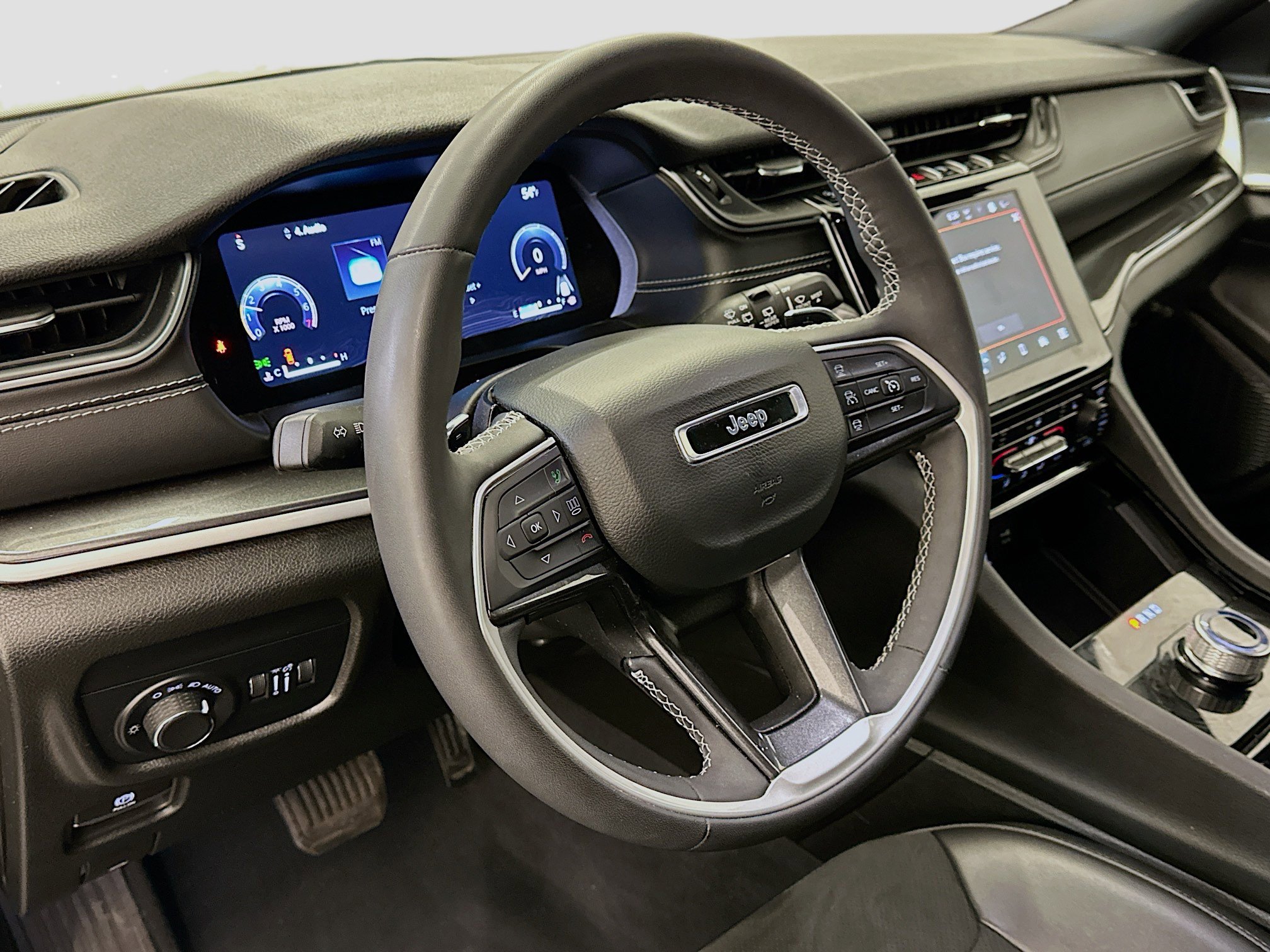 Used 2023 Jeep Grand Cherokee Altitude image 18